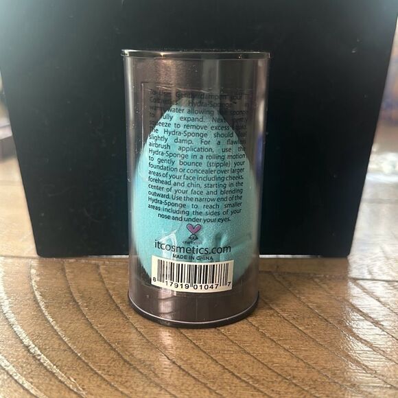 IT COSMETICS Hydra Makeup Sponge Wet Dry Foundation Blending Aqua Blue New - Picture 2 of 2